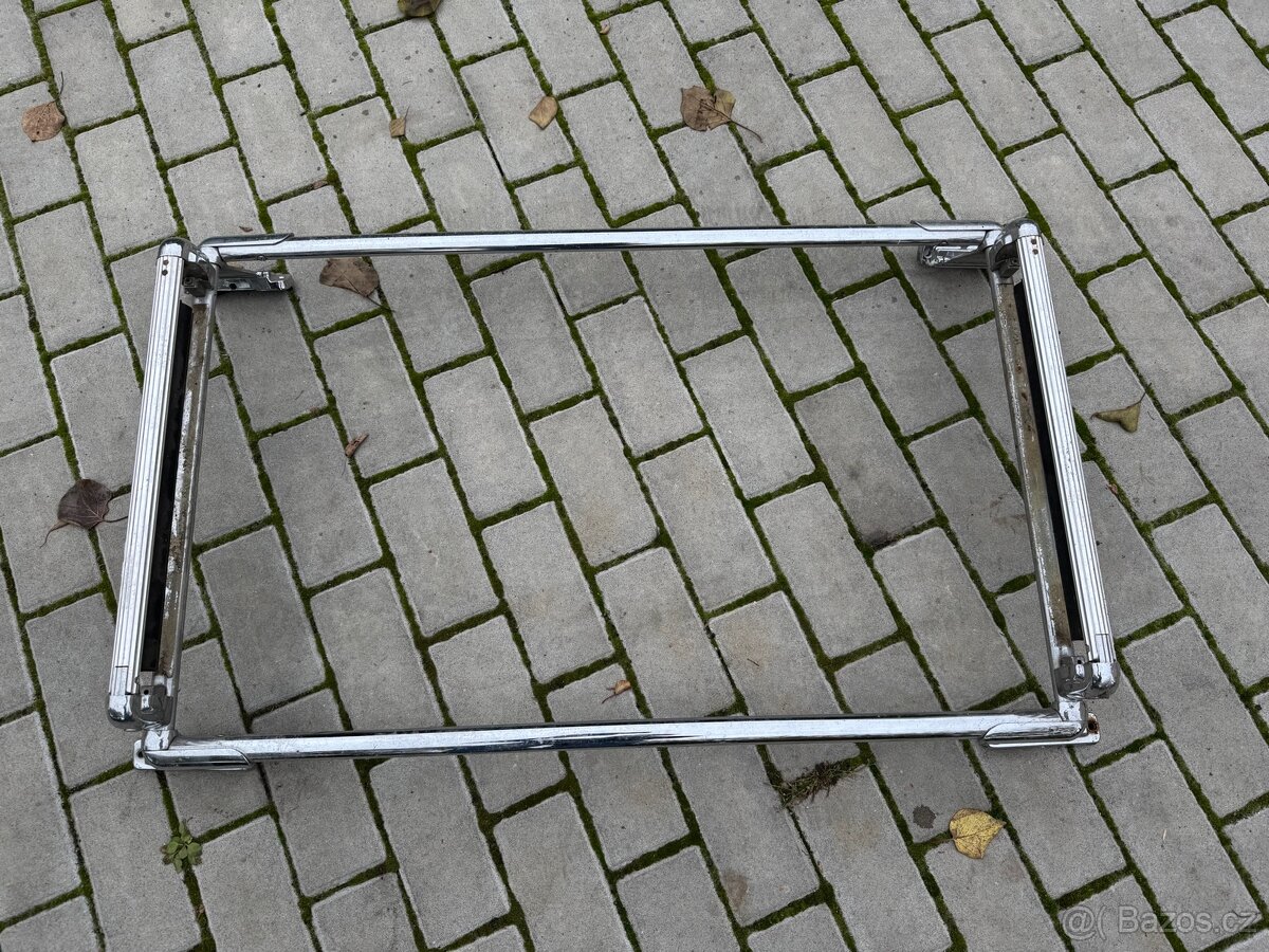 Zahrádka na kufr veteránů