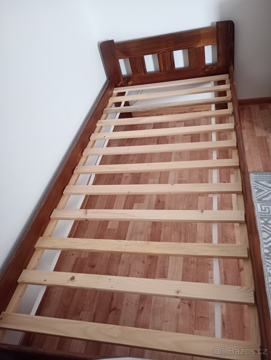2 kusy dřevěných laťových roštu