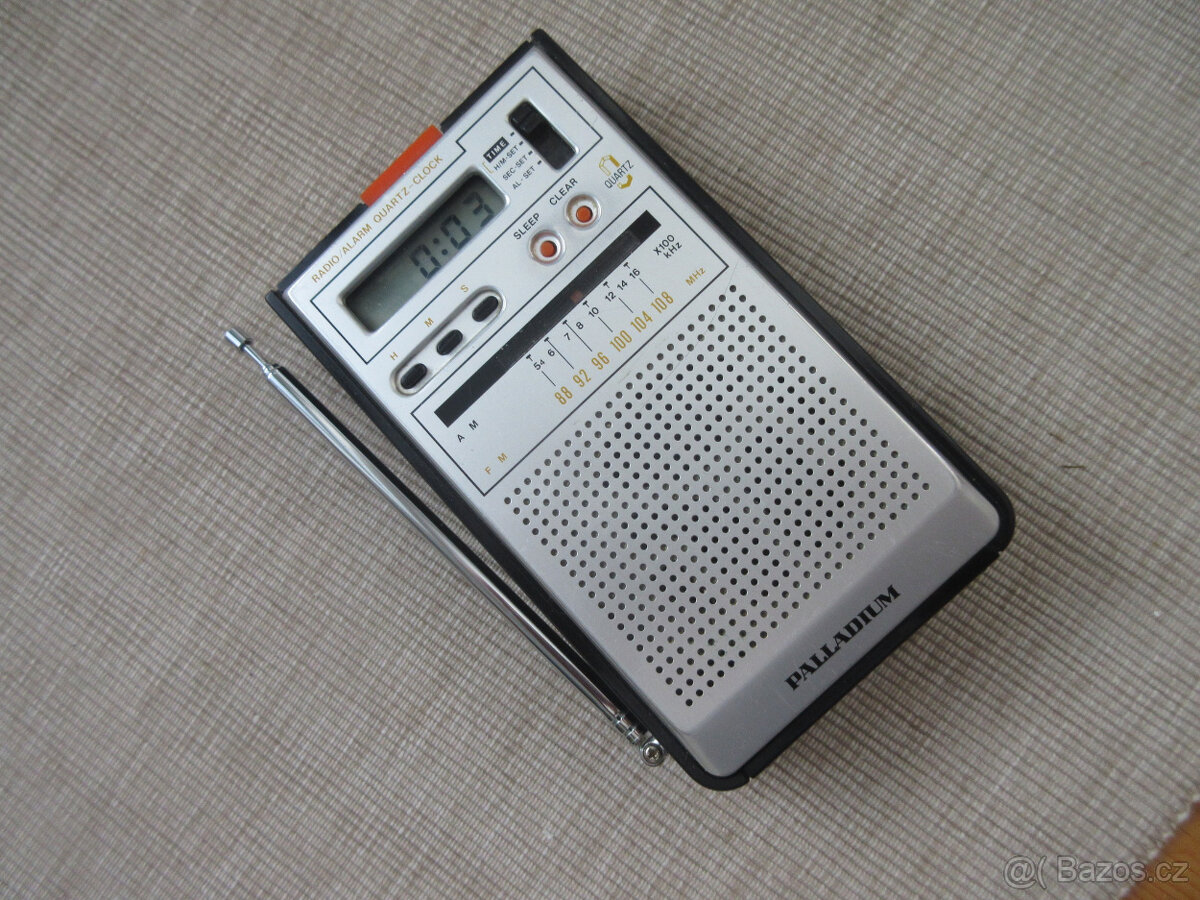 Tranzistorové rádio z 80 tých roků min. století - hraje
