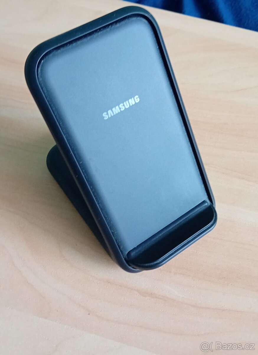 Samsung 15W QI stanice na bezdrátové nabíjení