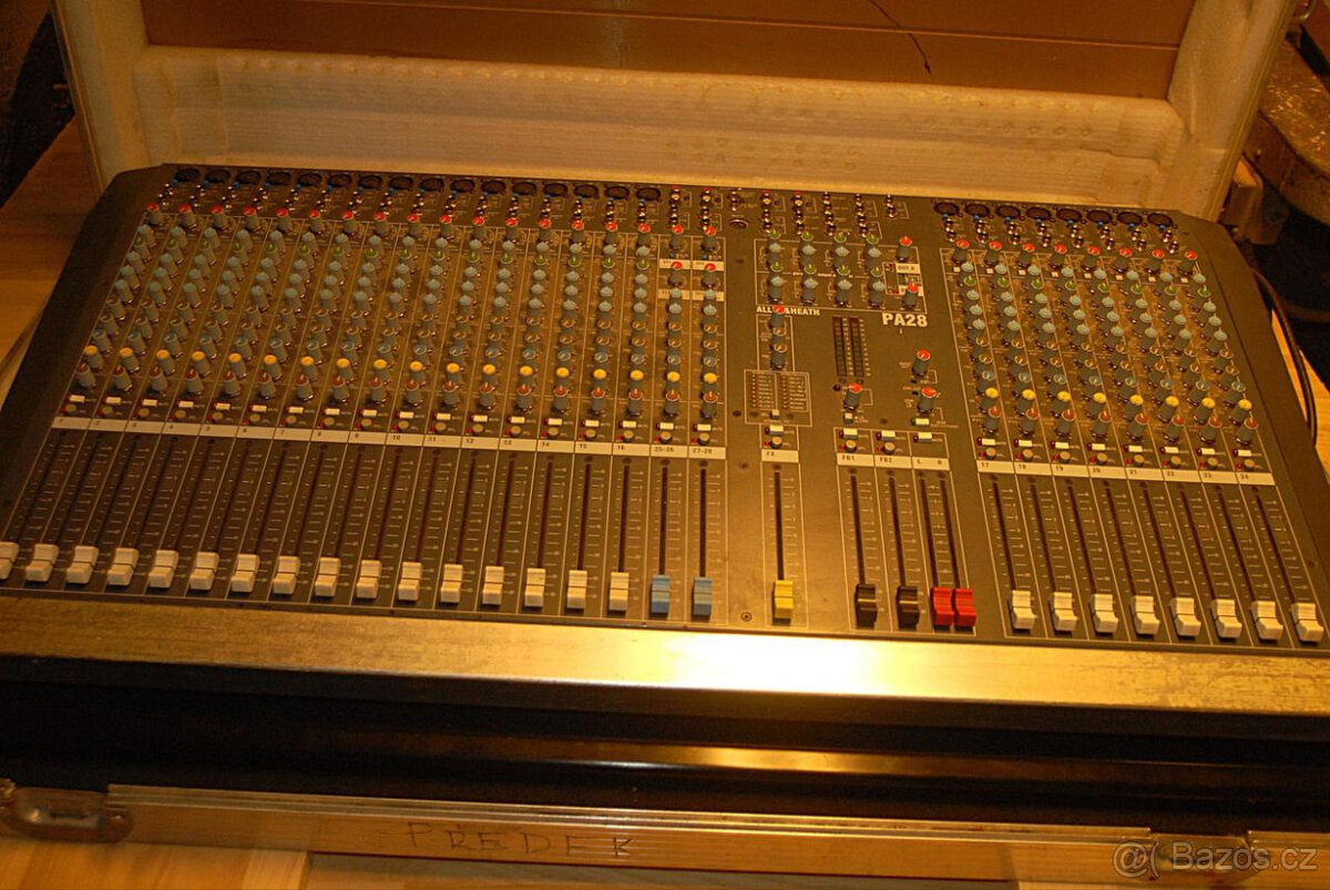 mixážní pult Allen Heath PA 28
