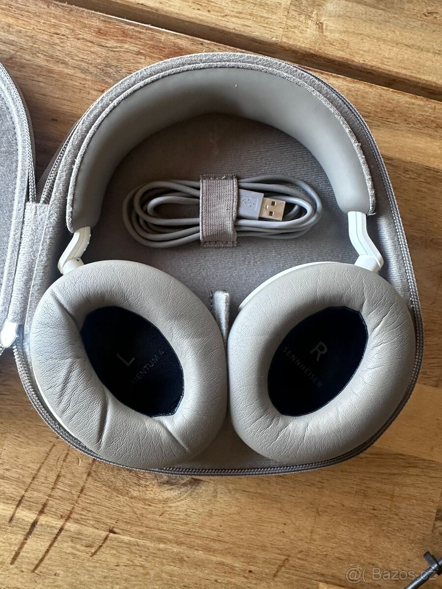 Sluchátka Sennheiser MOMENTUM 4