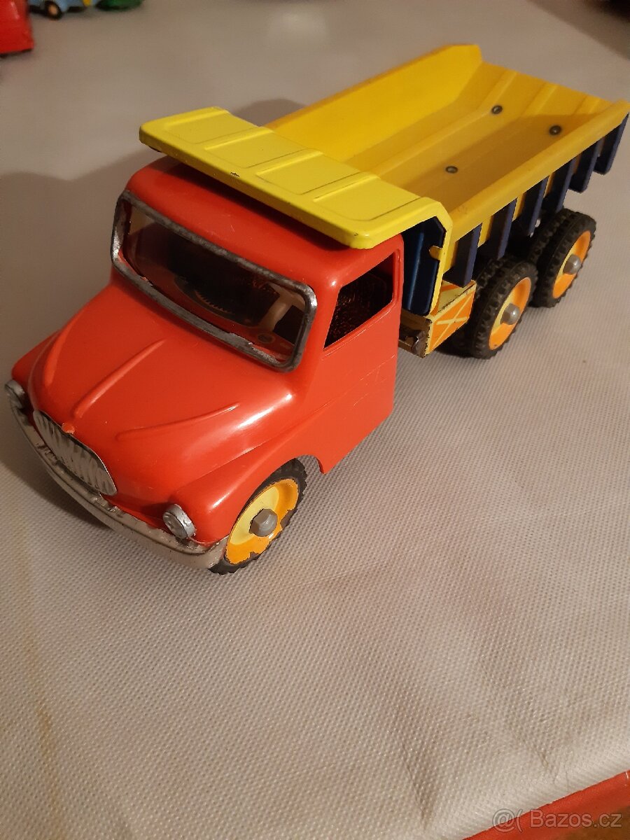 Tatra 138 pěkná kdn stará hračka