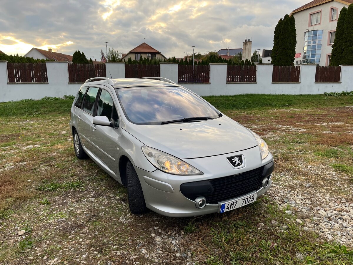 Peugeot 307 SW 1.6 HDi (80 kW), 2006 – panorama, klimatizace
