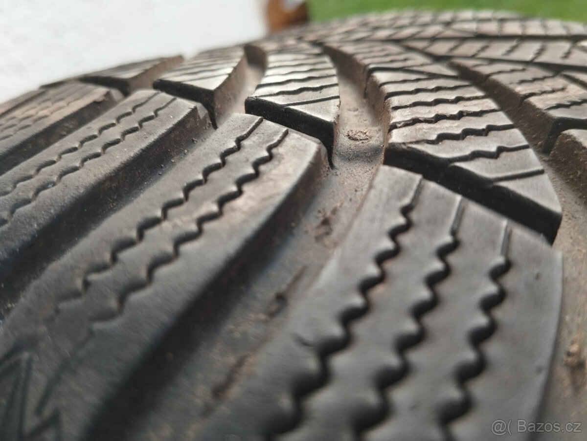 Zimní pneu Semperit 225/45 R17 91H (DOT 2322, dezén 8mm)