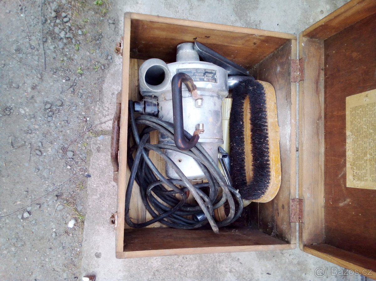 Starý hliníkový vysavac