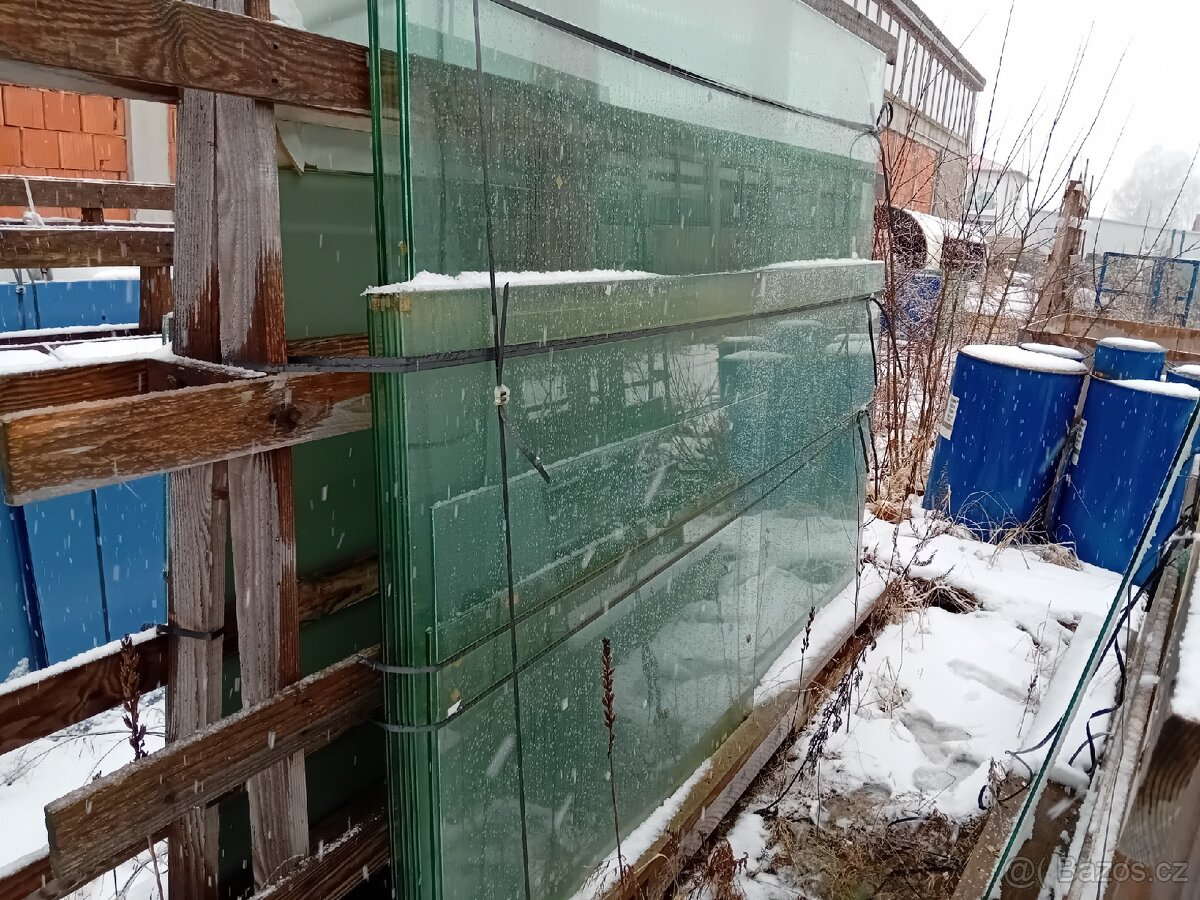 Poptáváte sklo do sauny , terasy, obýváku, prostě kamkoliv?