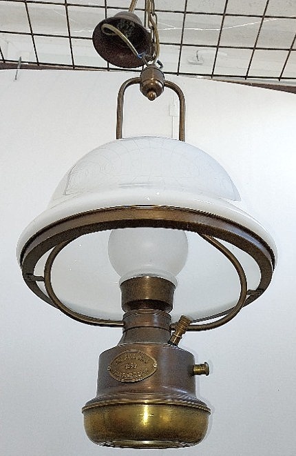 Mosazný lustr petrolejka