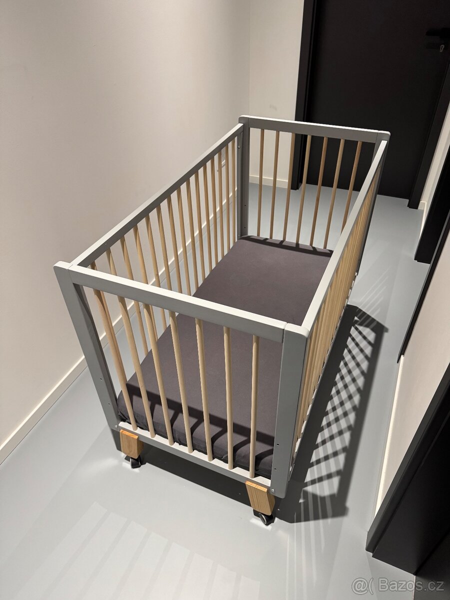 Dětská postýlka Kinderkraft, kolečka, matrace s Aloe Vera