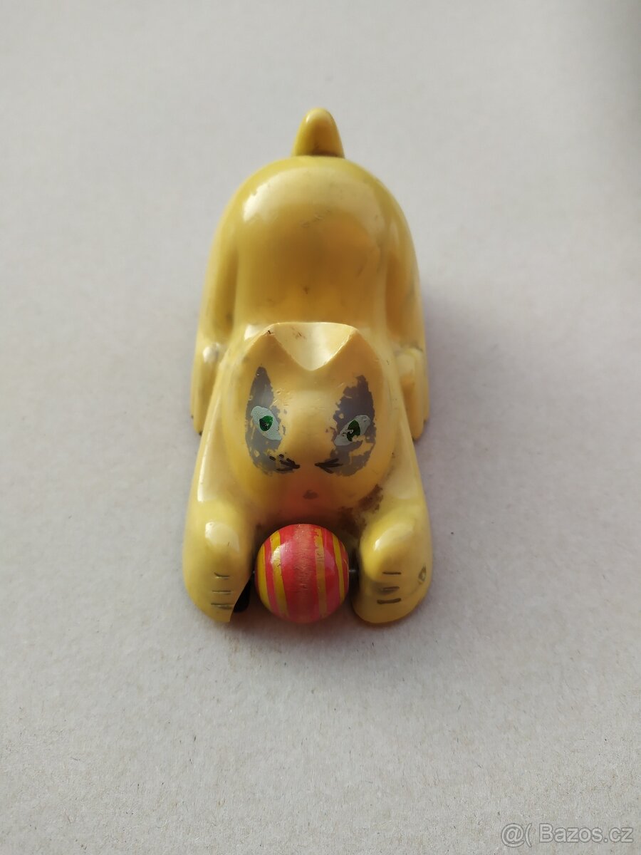 Stará hračka-kočka