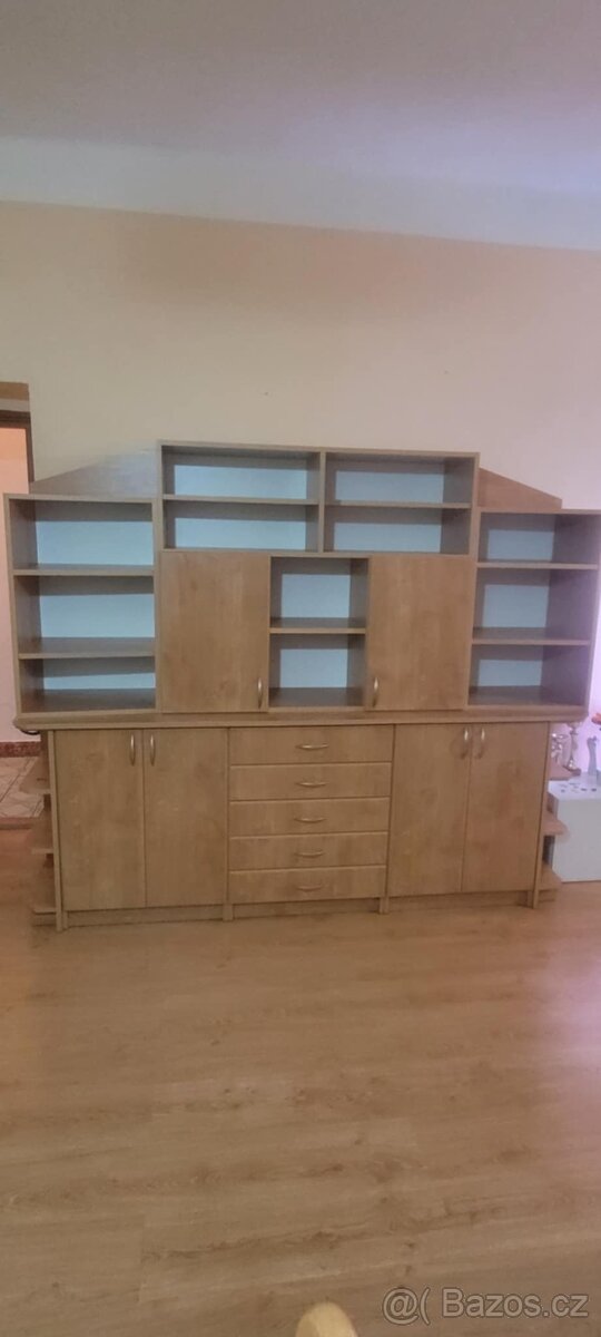 Velká dřevěná obývací úložná sestava