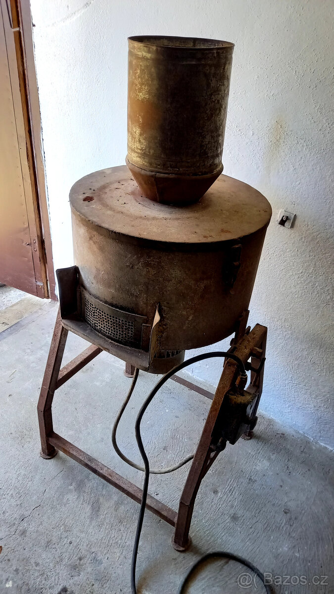 Mlátička drtička obilí s motorem