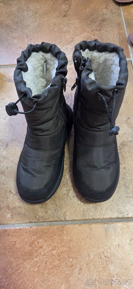 Chlapecke velmi teple snehule, vel. 34