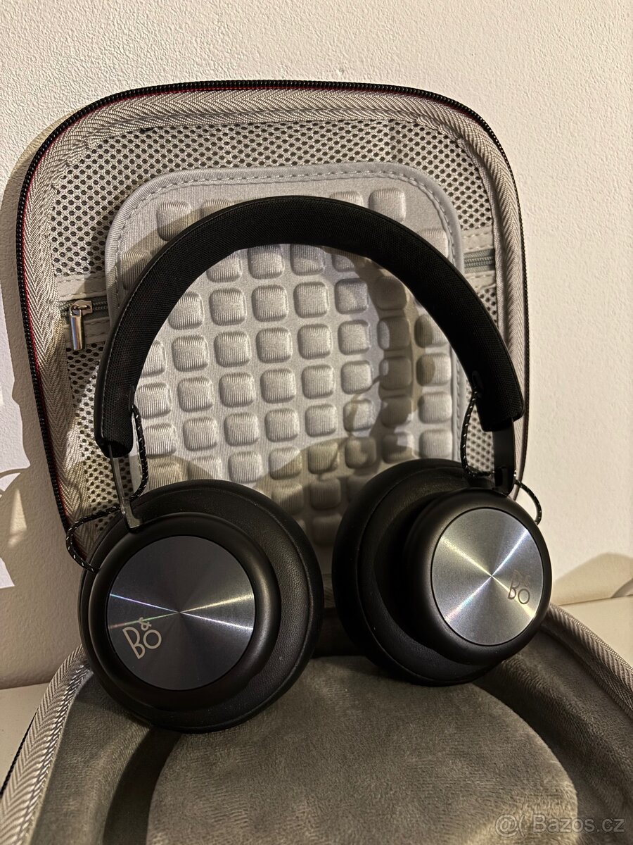 Sluchátka Bang & Olufsen BeoPlay H4 Černé s obalem