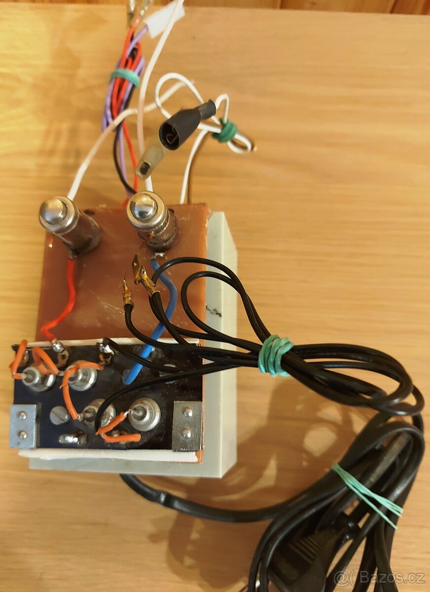 Síťový transformátor 230V~/ 15V~, 2x9V~ nebo 18V~