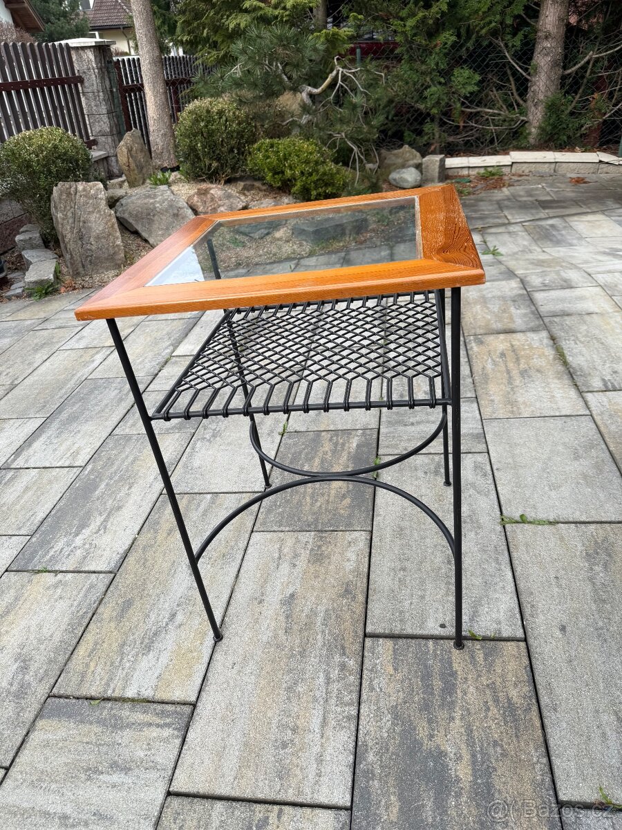 Stolecek kov a drevo