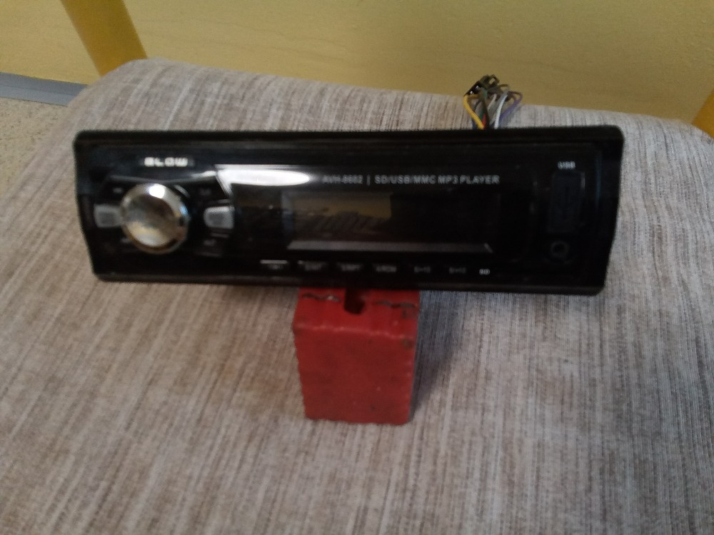 dvě autoradia:cena za obje.