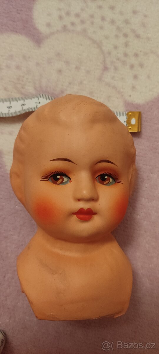 Starožitná panenka hlava