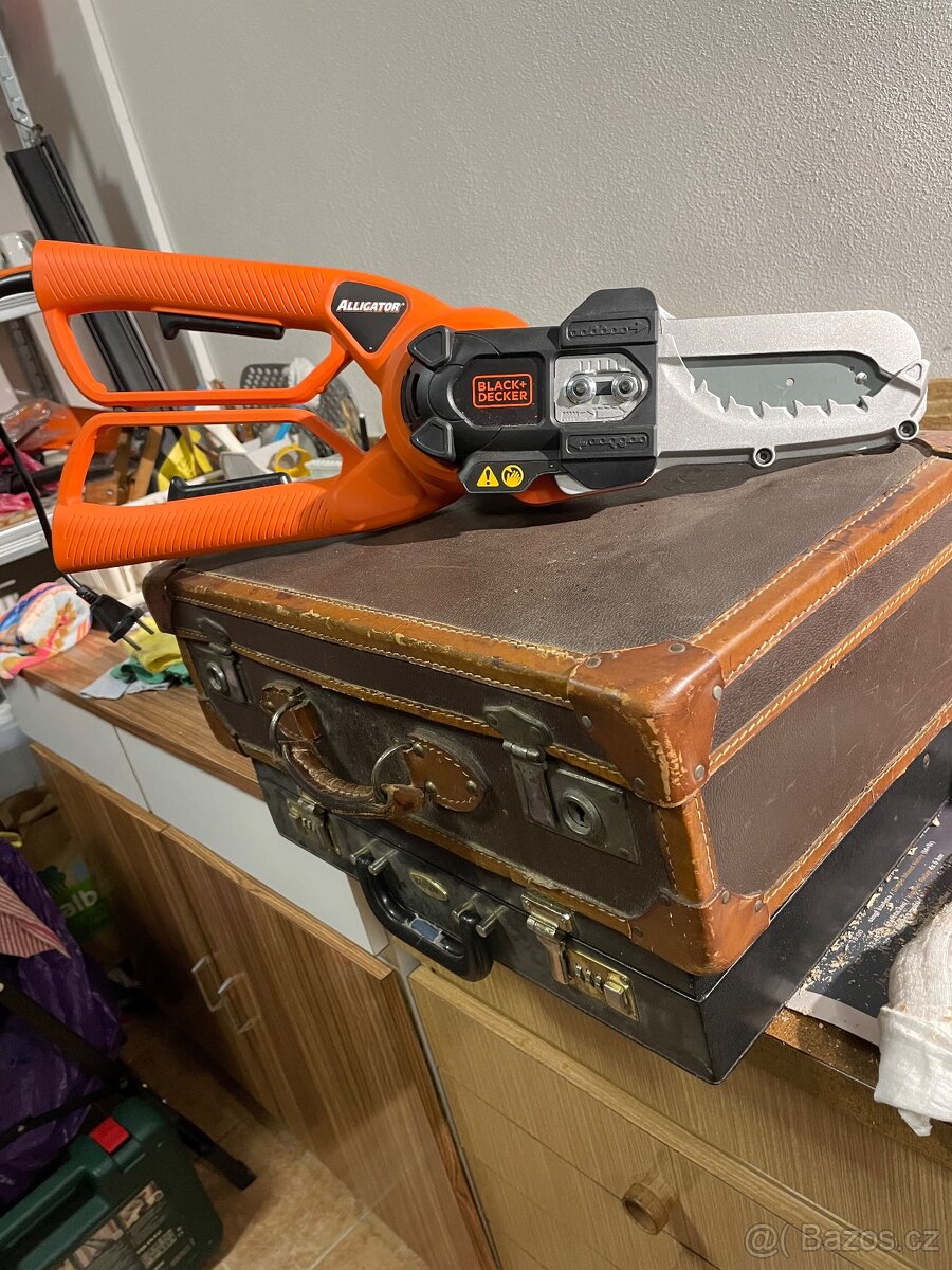 Řetězová pila Black-Decker GK1000, elektrická