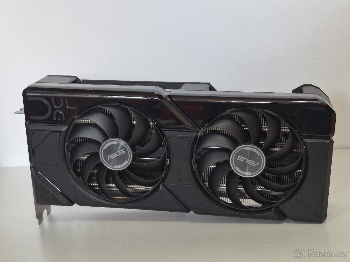 ASUS DUAL Radeon RX 7800 XT O16G