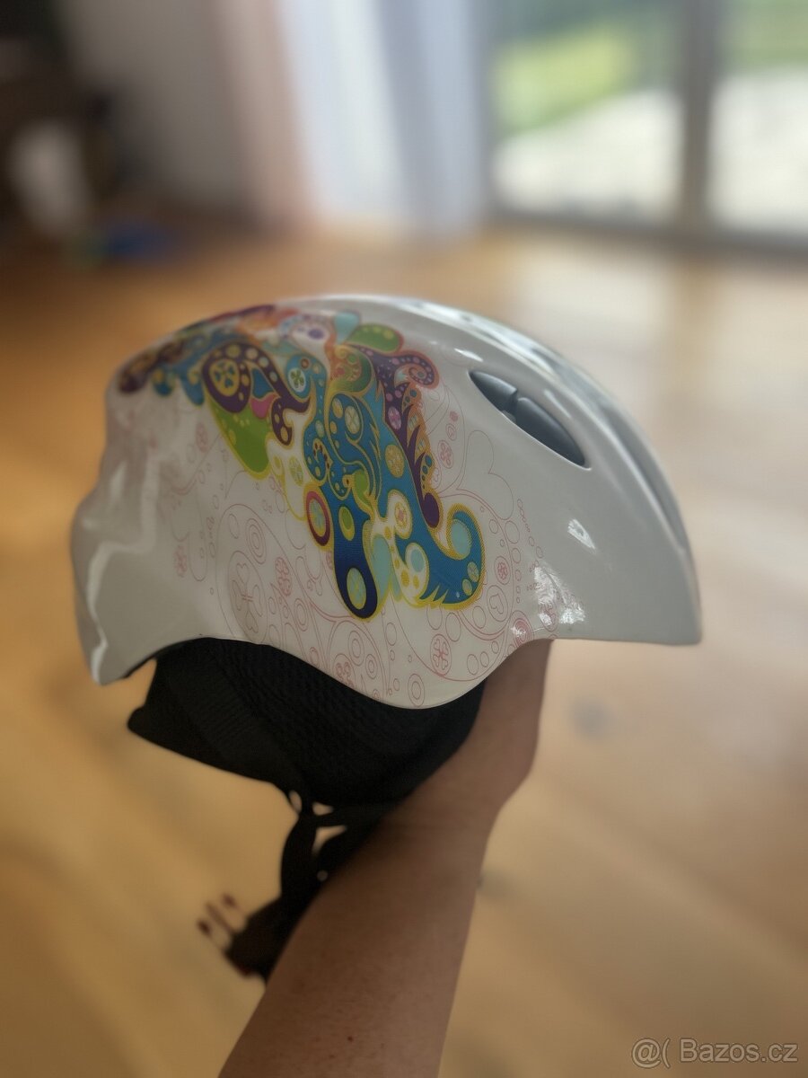 dívčí lyžařská helma