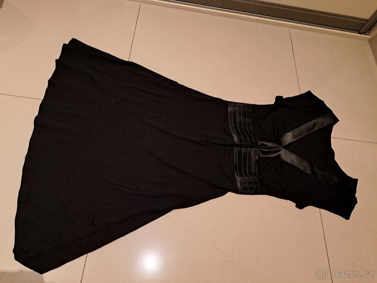 šaty černé