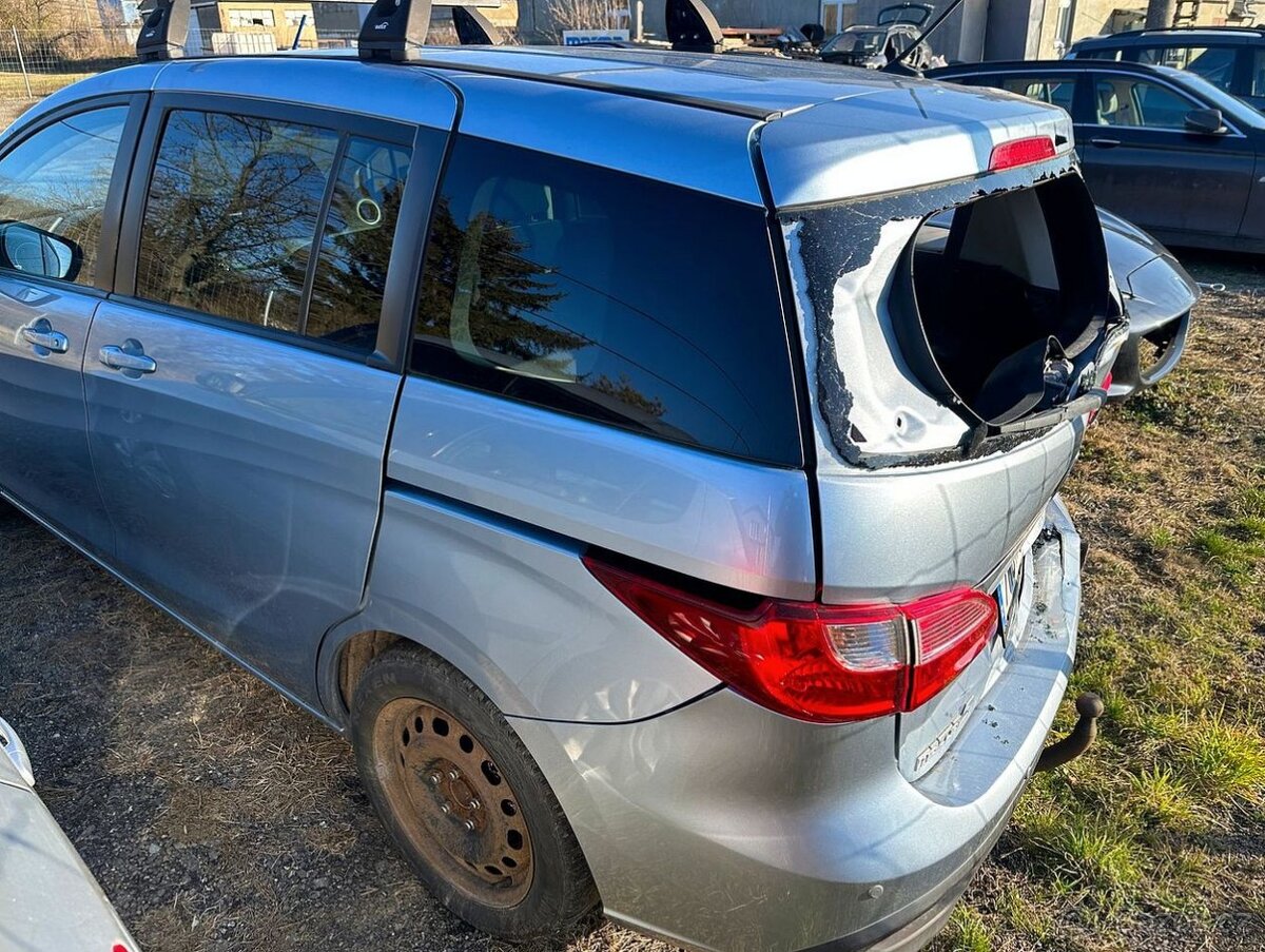 Mazda 5 CW 2.0i havarovaná