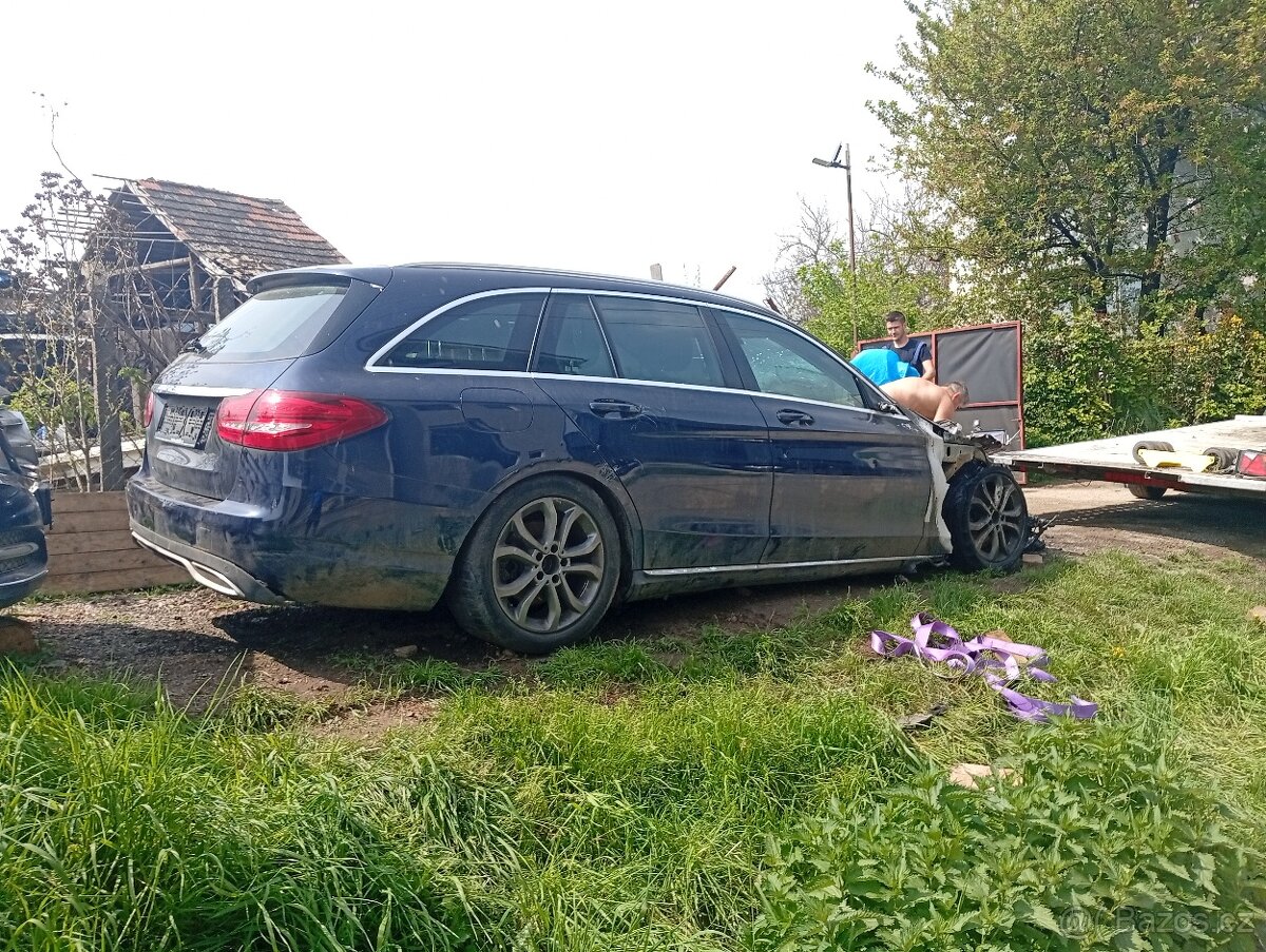 Prodám náhradní díly na mercedes céčko w205