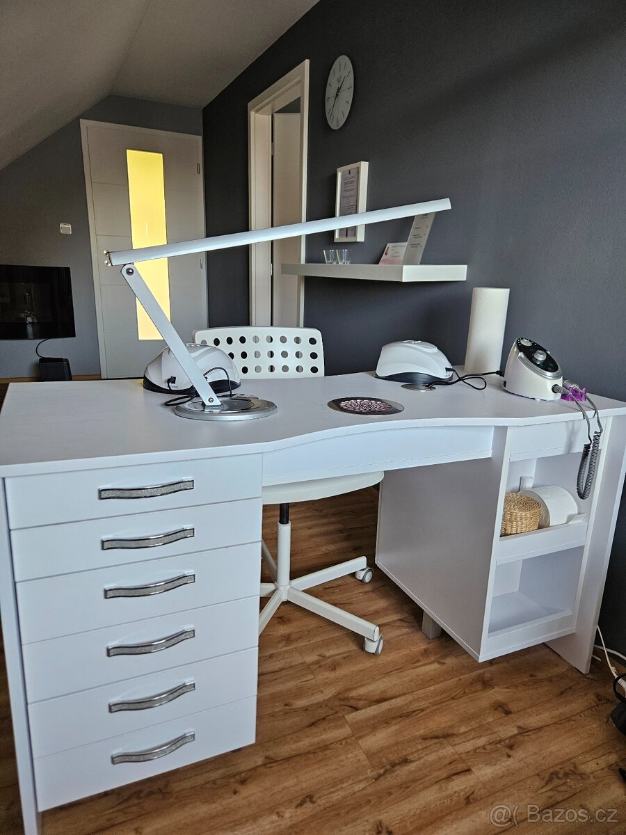 Nehtařský stůl + šuplíková komoda