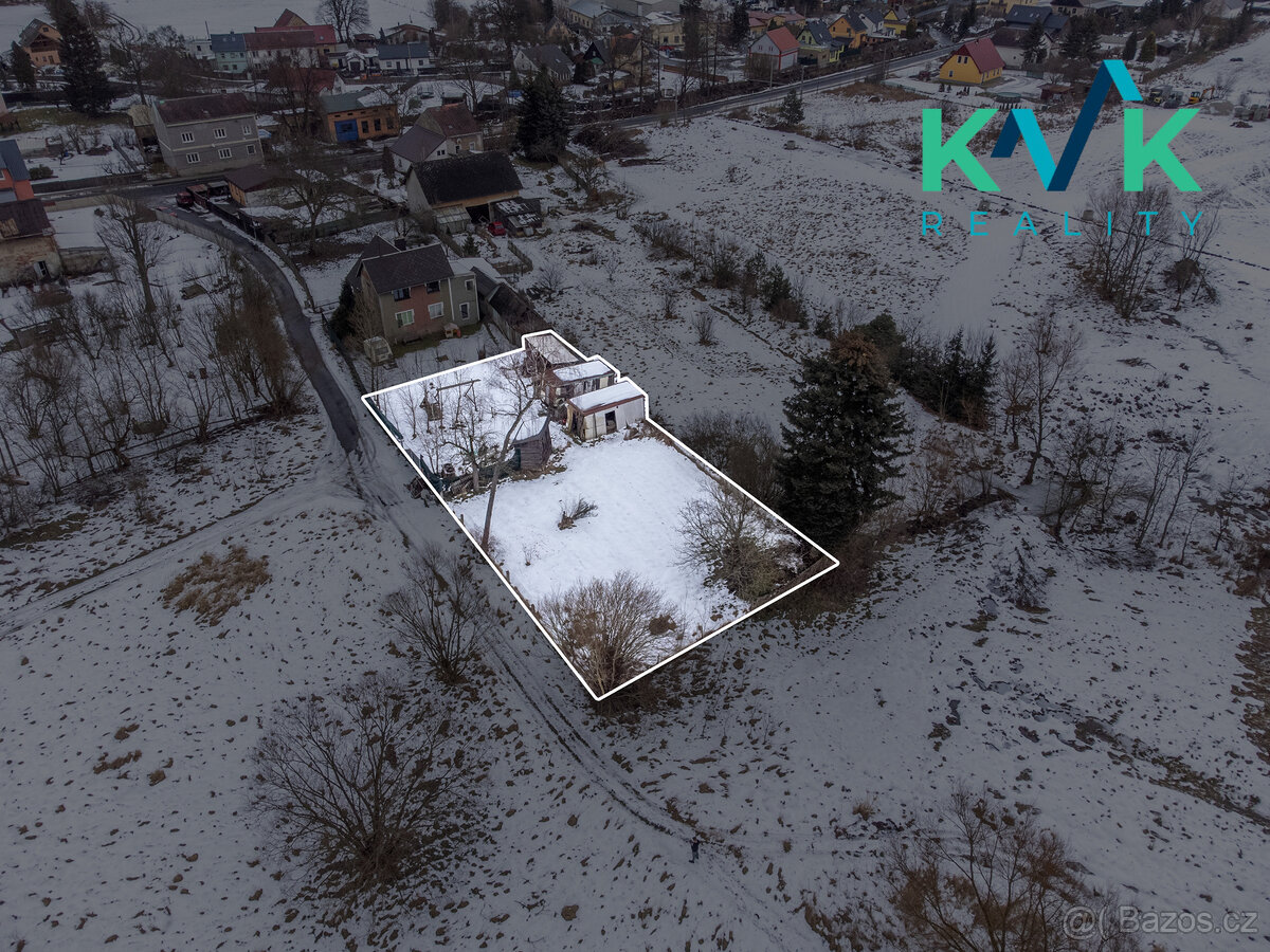 Stavební pozemek, 851 m2, elektřina, voda, kanalizace na hra