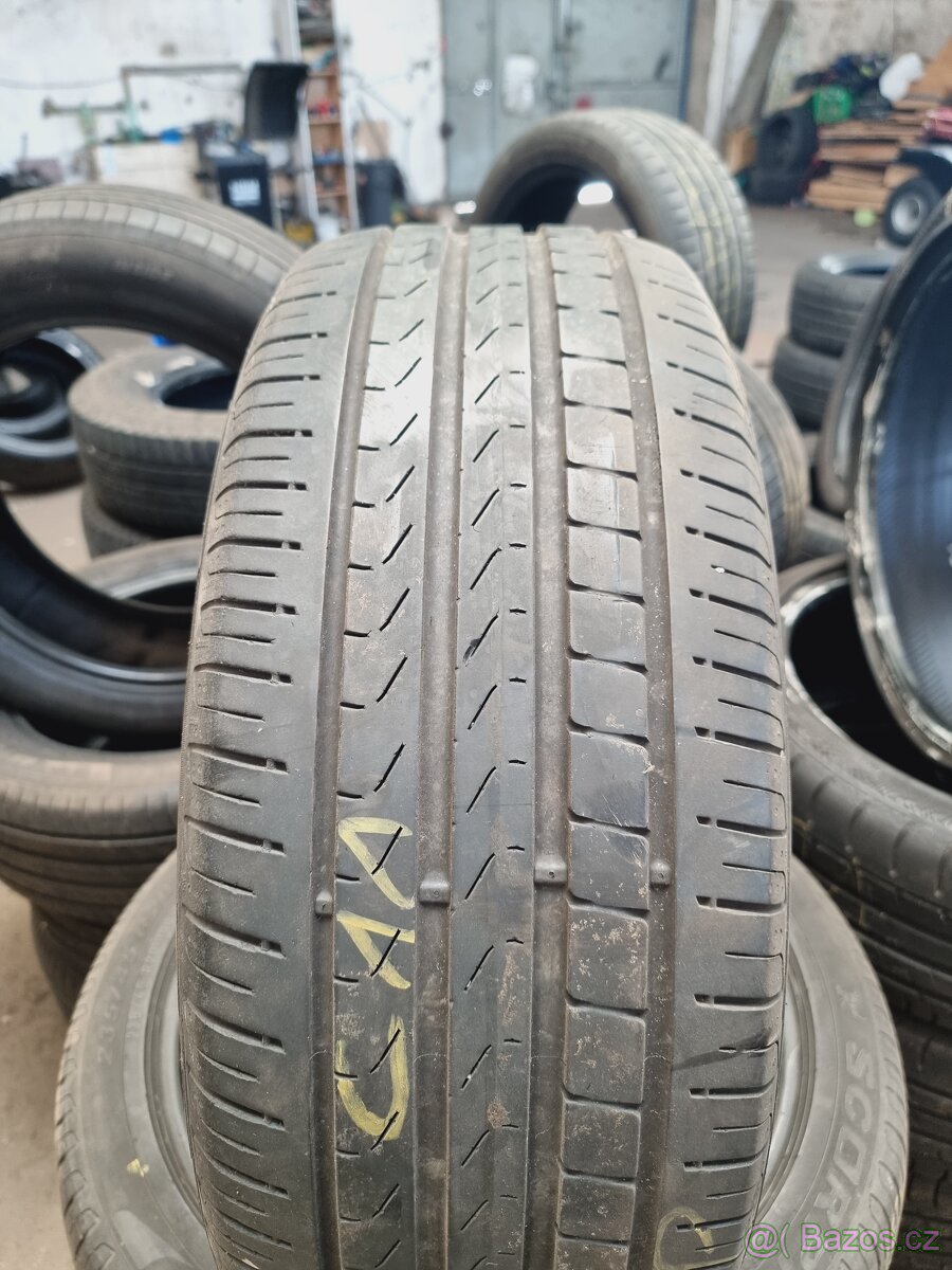 235/45R20