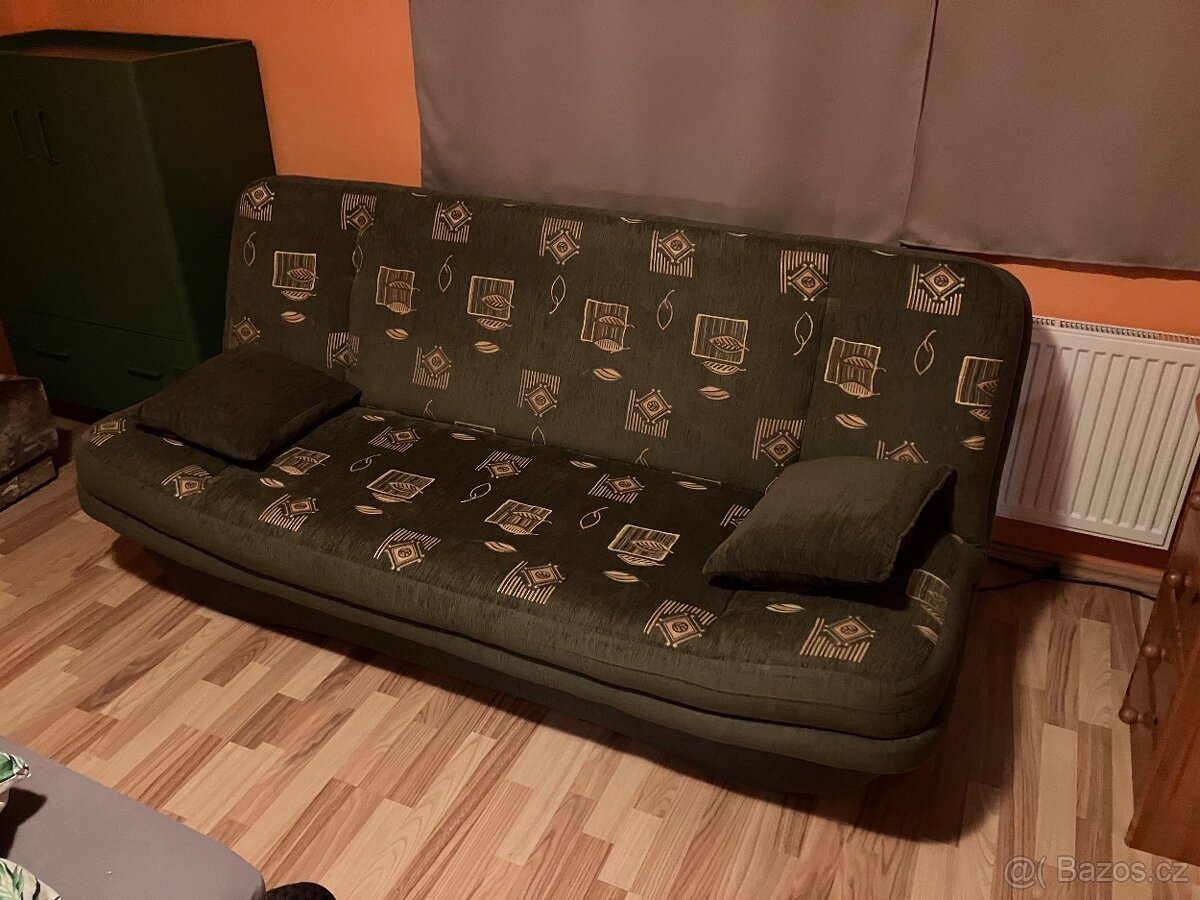 Tří místný rozkládací gauč - zelený