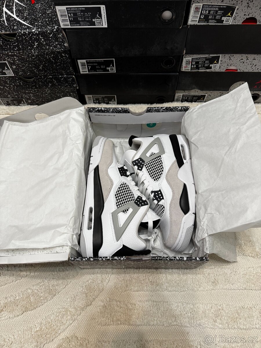 Air Jordan 4 Retro - Military Black