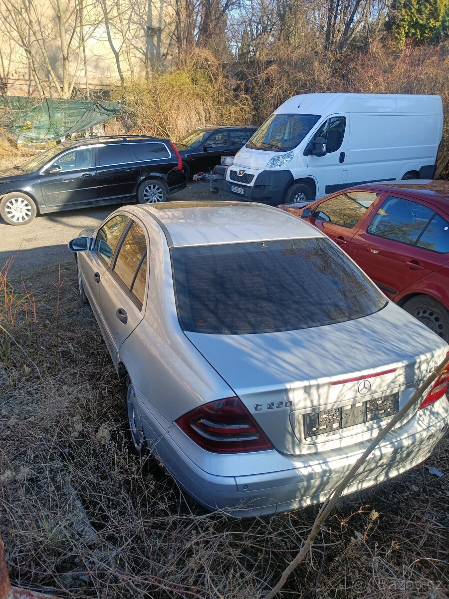C 220 automat pojízdné na díly
