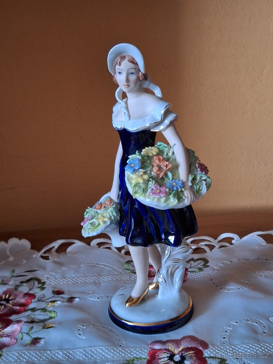 ZAHRADNICE porc.soška ROYAL DUX CHECHOSLOVAKIA VÝŠ.27CM