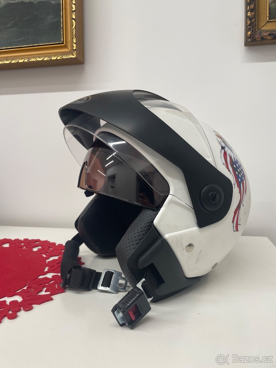Motorkářská přilba velikosti