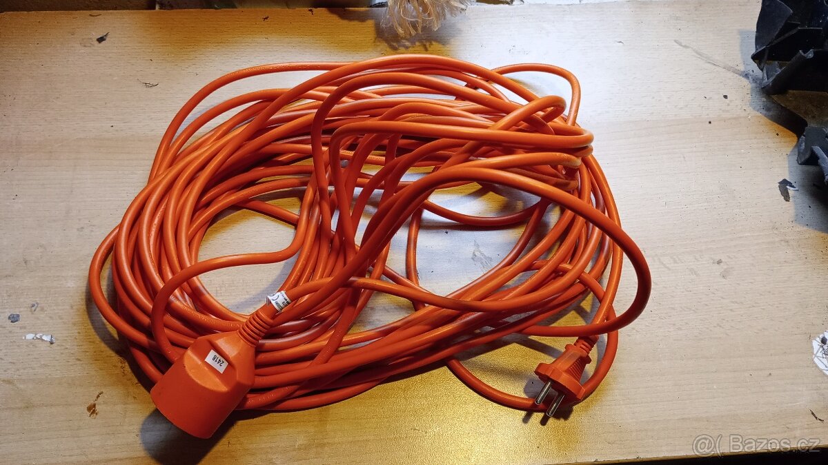 Prodlužovací kabel 20m