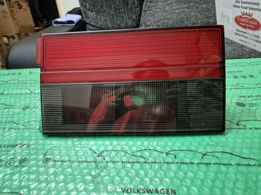 pravé vnitřní světlo kouřové (zatmavené) Seat Toledo 1L09451