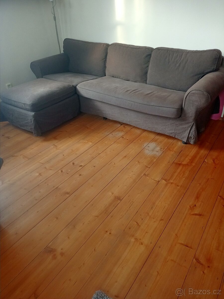 Starší a starý nábytek