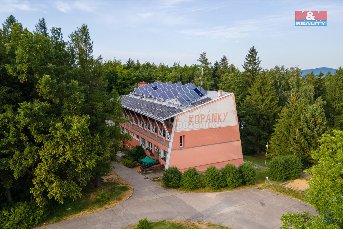 Prodej hotelu, penzionu, 2237 m², Komňa