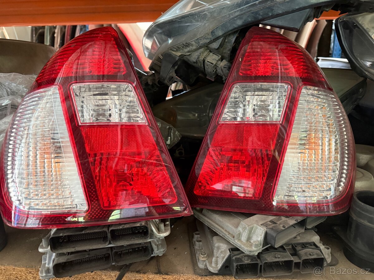 Renault thalia zadní světla
