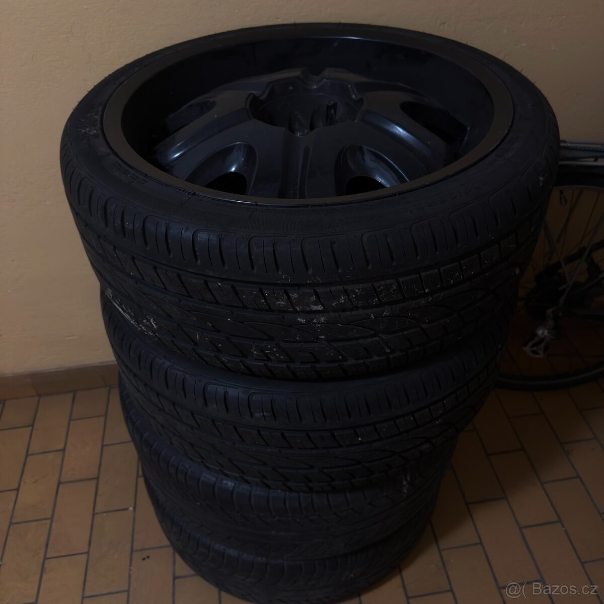 22" černé disky + letní pneu