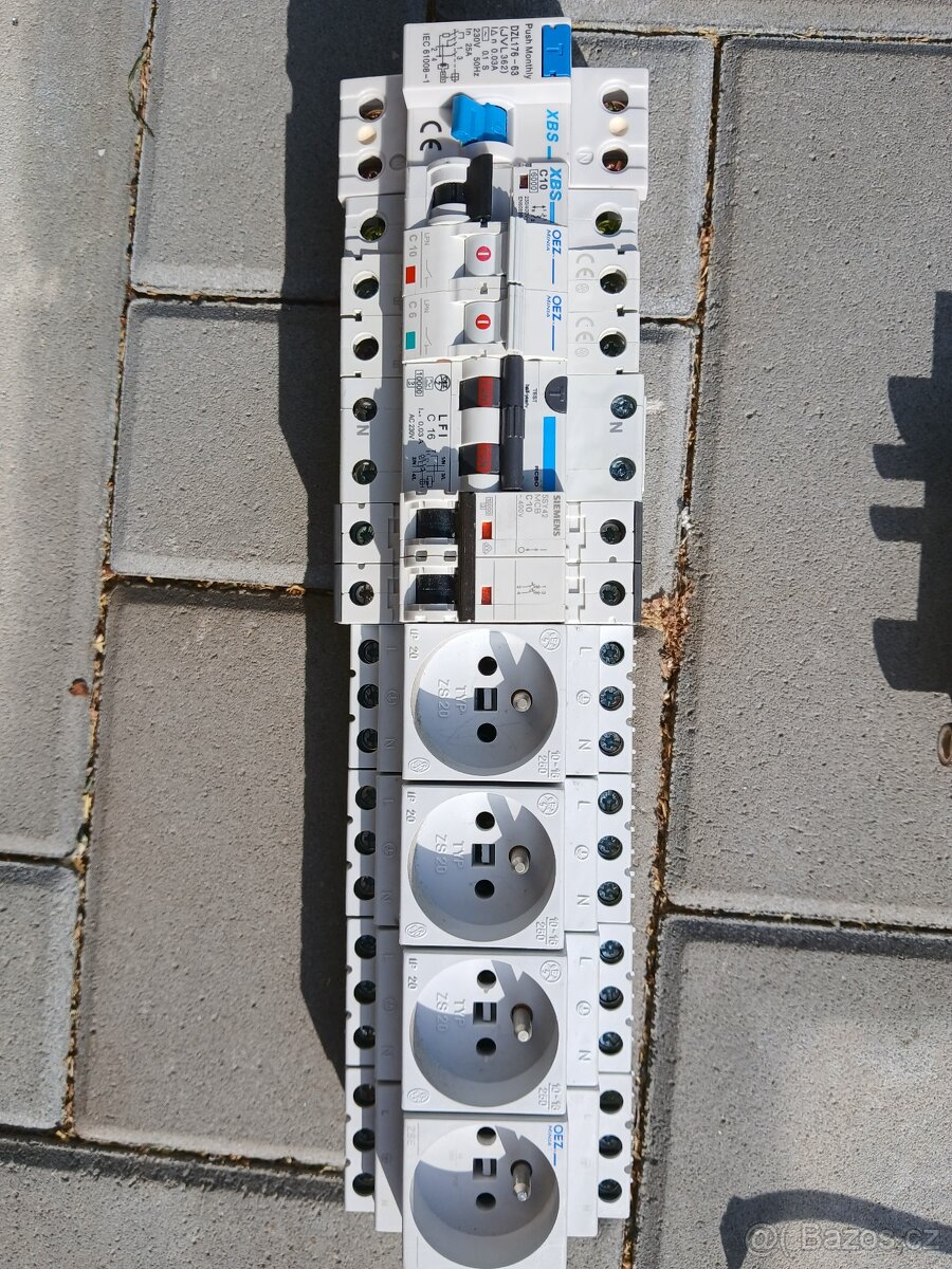 Kompletní DIN zásuvková lišta 5× ZS20 + jističe + chránič (O