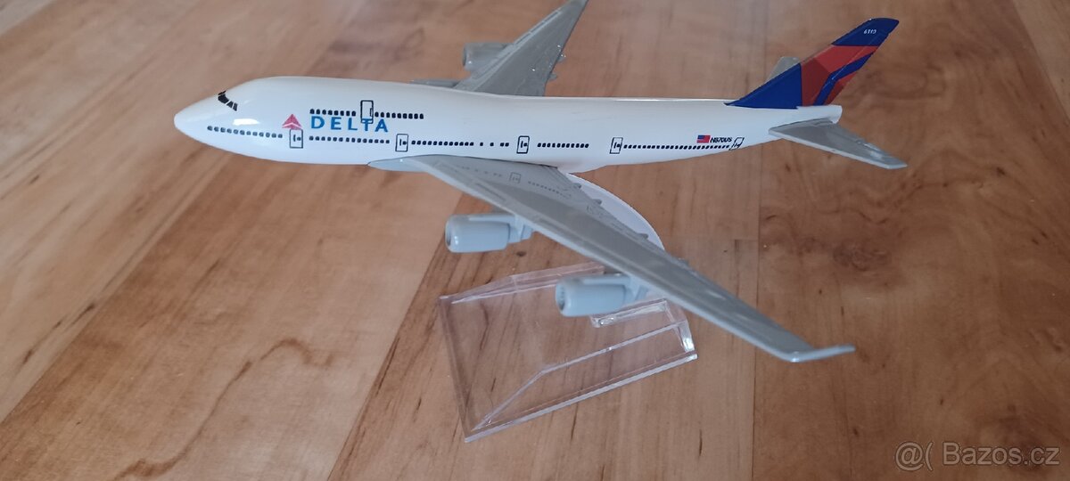 Kovový model letadla Boeing Delta Airlines cca20cm