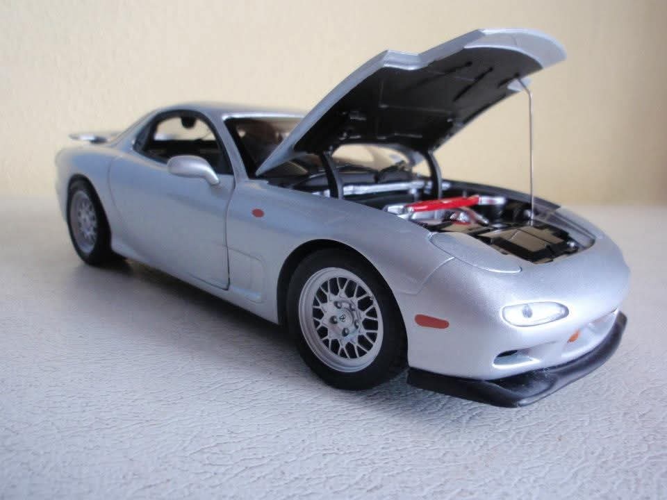 Modely Kyosho 1/18