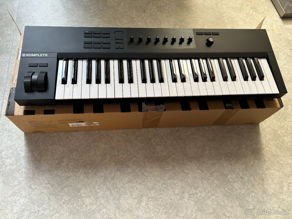 Native Instruments Komplete Kontrol A49 MIDI keyboard