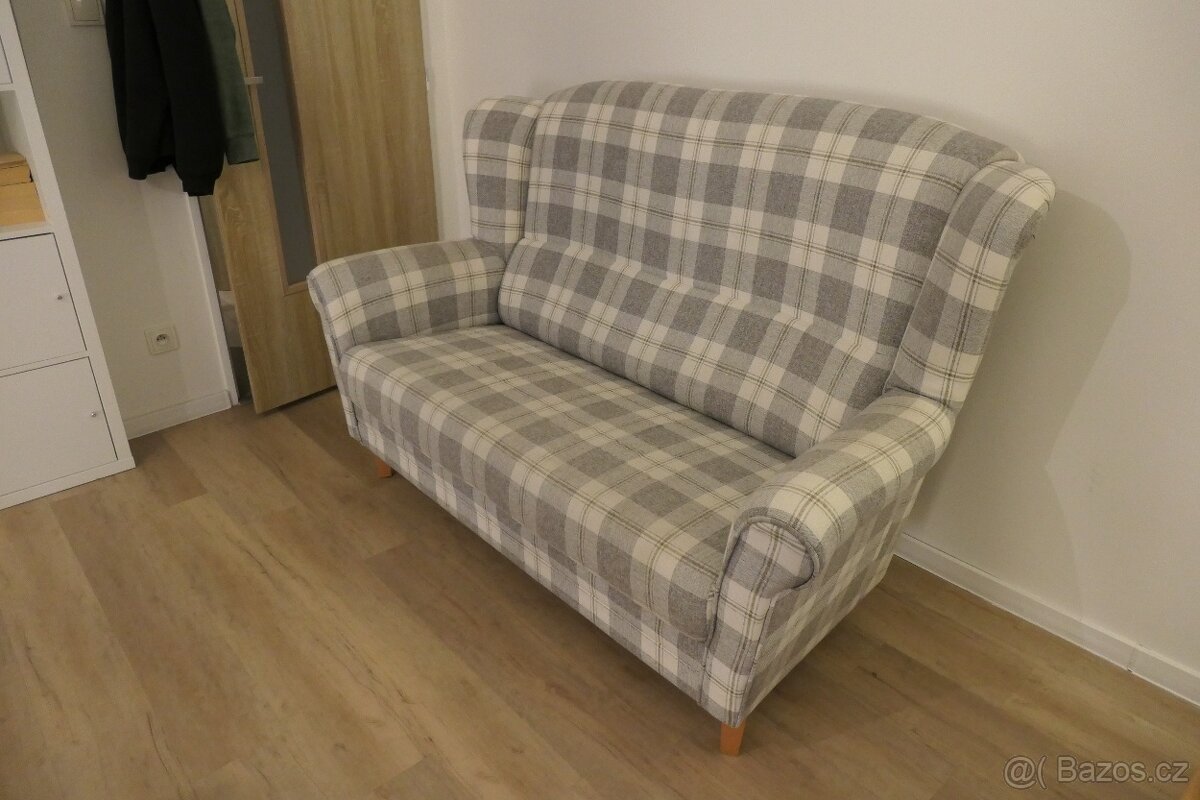 Dvoumístná pohovka