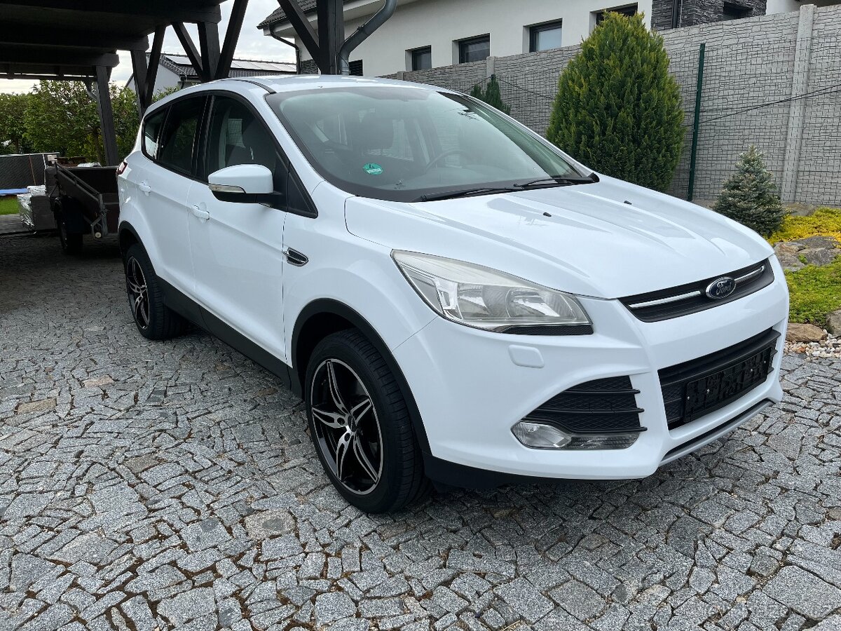 FORD KUGA 1.6 BENZÍN 110 kW TAŽNÉ ZAŘÍZENÍ