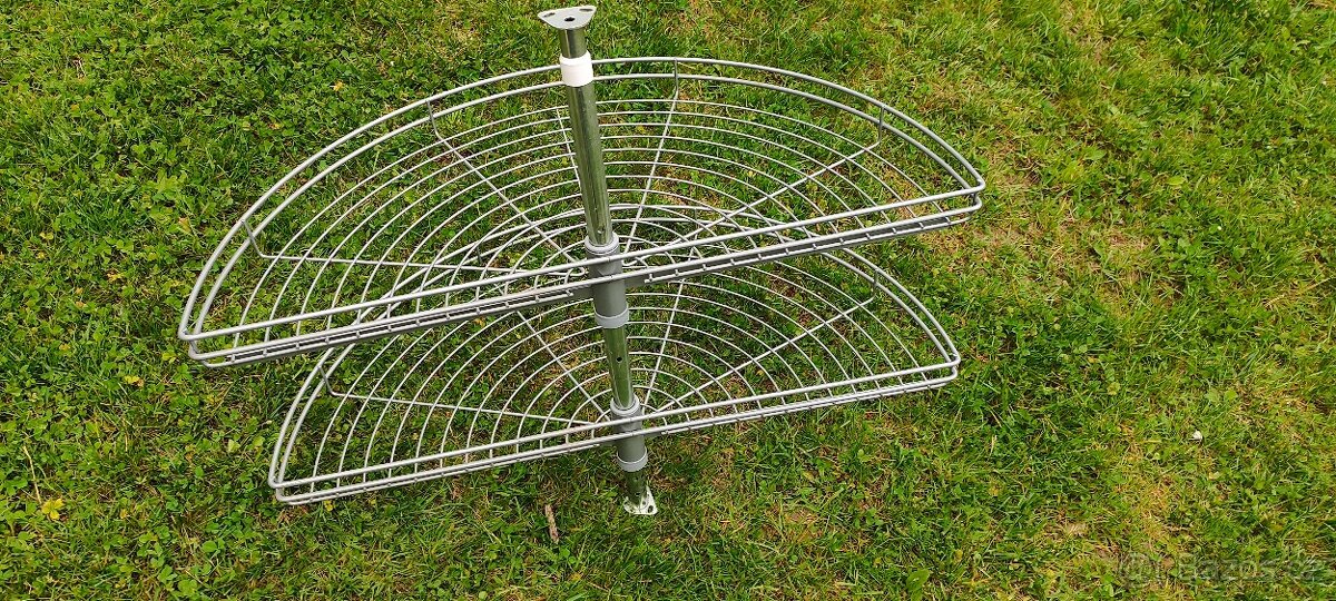 Kuchyňský otočný koš pro rohovou skříň