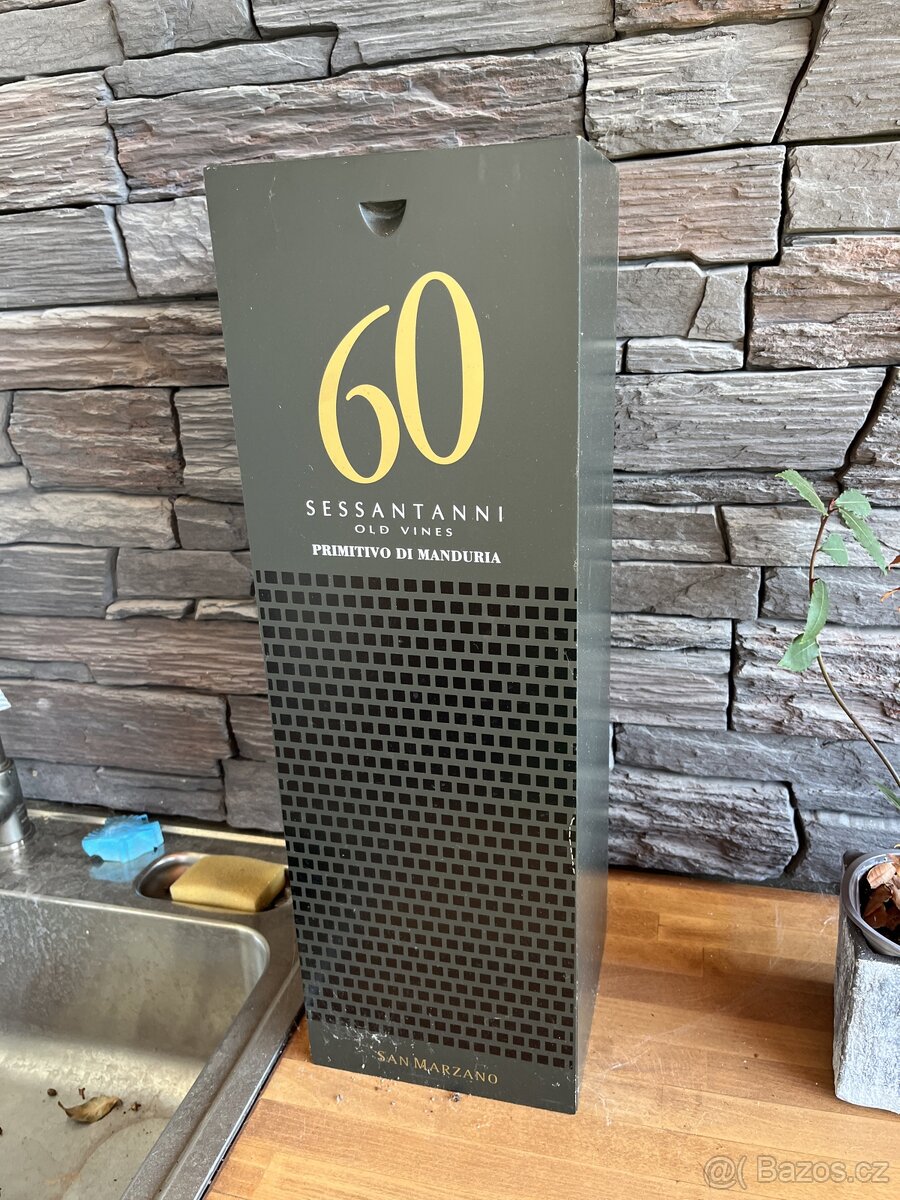 Láhev od vína Primitivo + dřevěný box